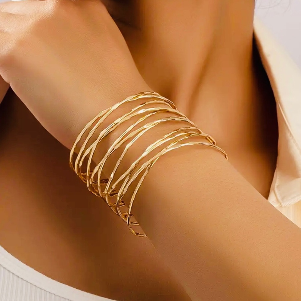 ✨Gold Hammered Cuff or Arm Bracelet✨✨